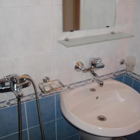 Хотел Tihiqt Kat Доспат