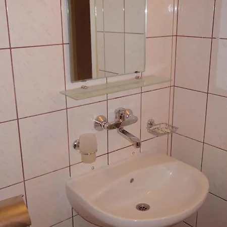 Хотел Tihiqt Kat