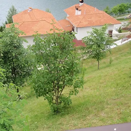 Хотел Tihiqt Kat *