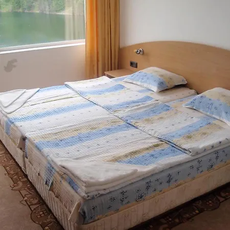 Хотел Tihiqt Kat Доспат