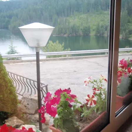 Хотел Tihiqt Kat *